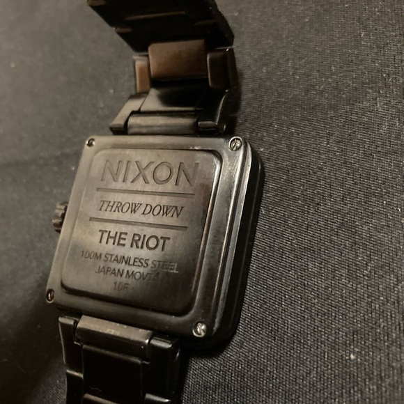 Nixon The Riot “Throw Down” Watch - Picture 4 of 5